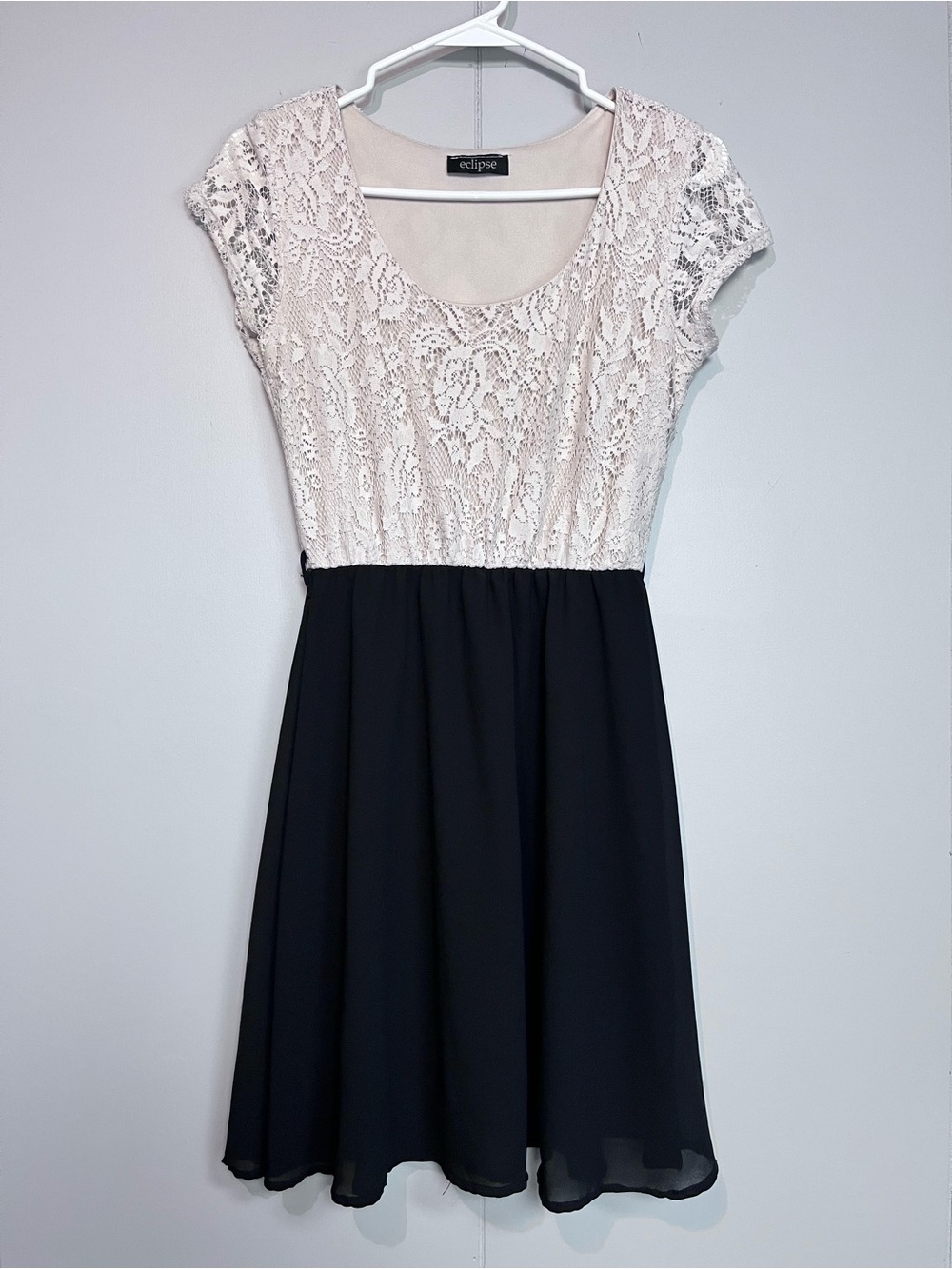 Eclipse Cream Lace & Black Chiffon Dress. Size Small